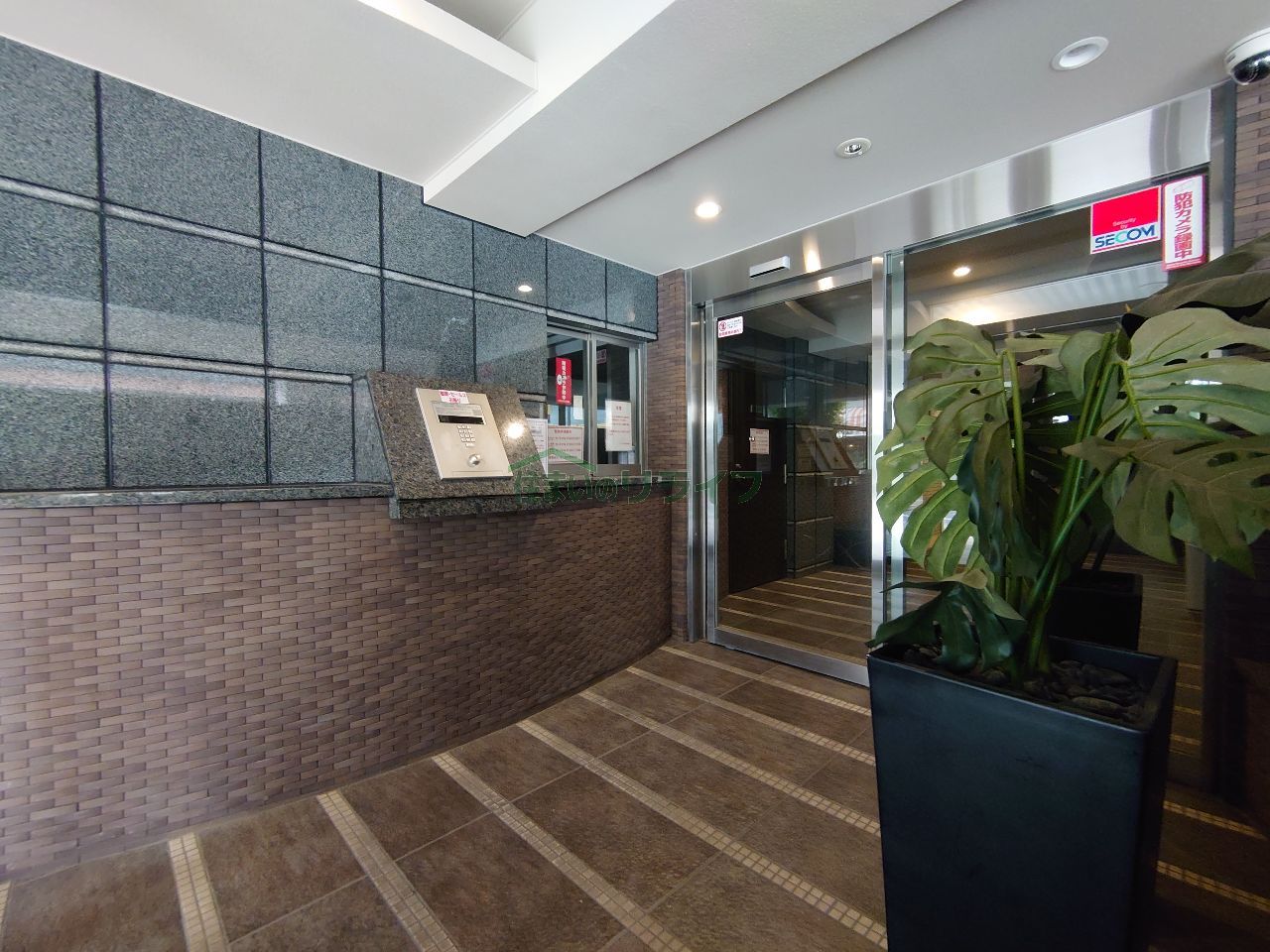 建物エントランス