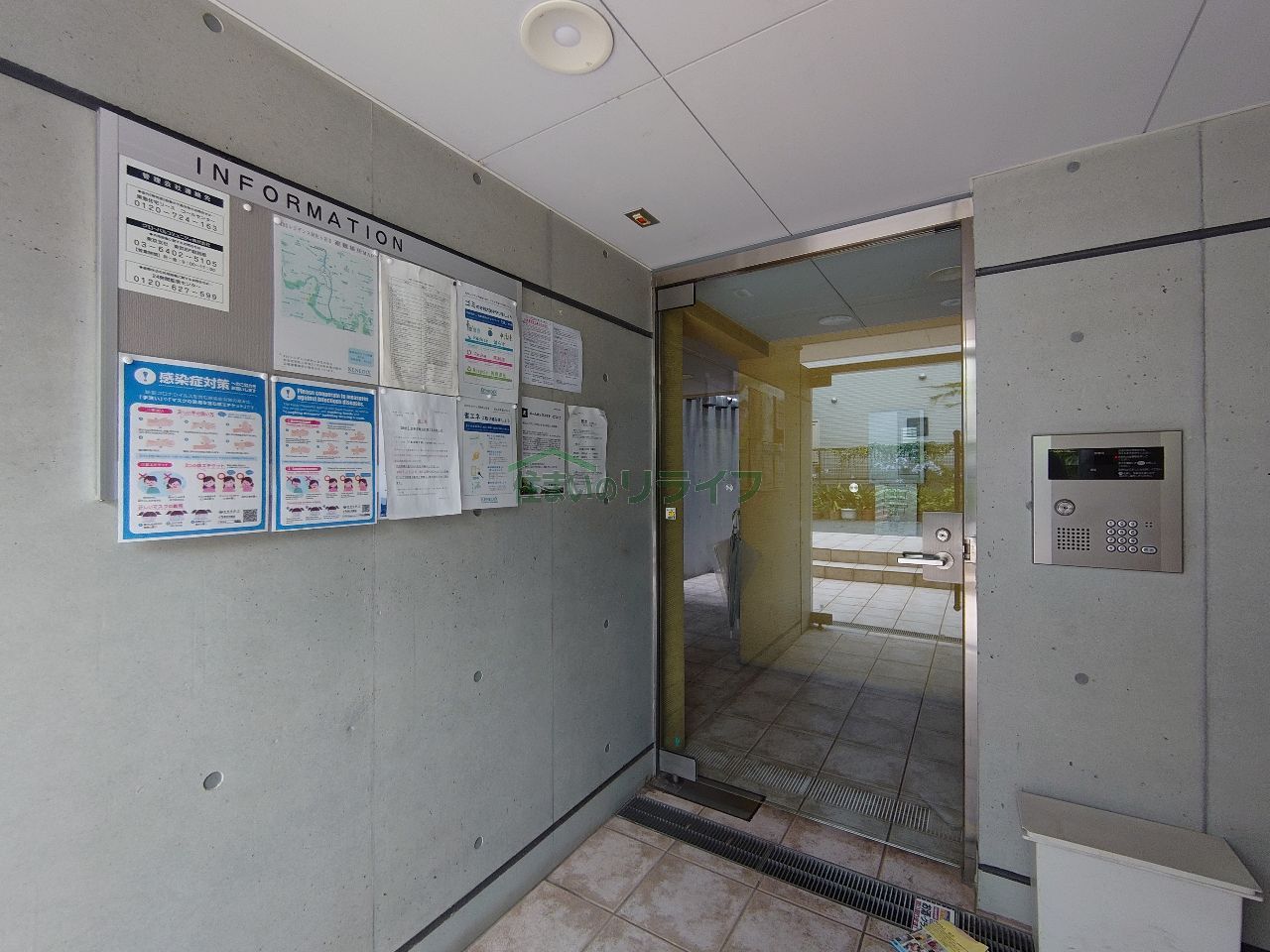 建物エントランス