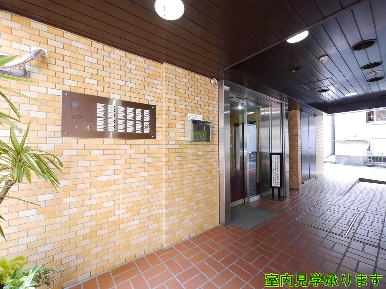 建物エントランス