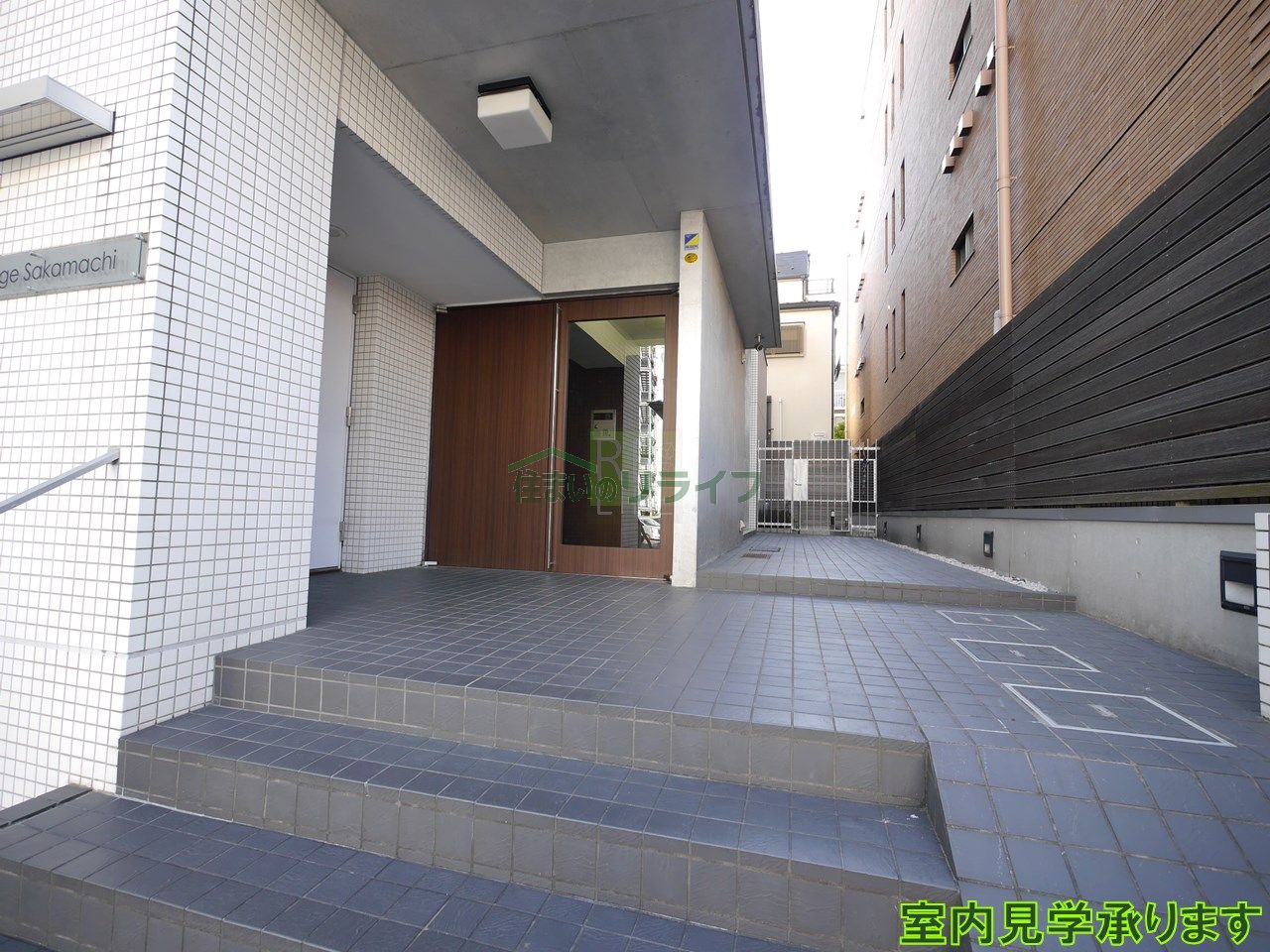 建物エントランス