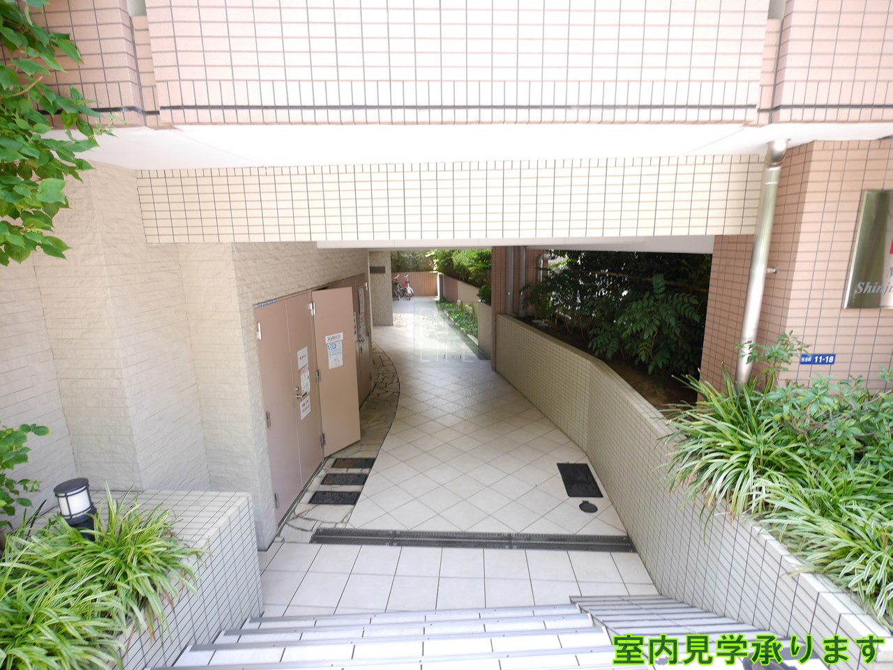 建物エントランス