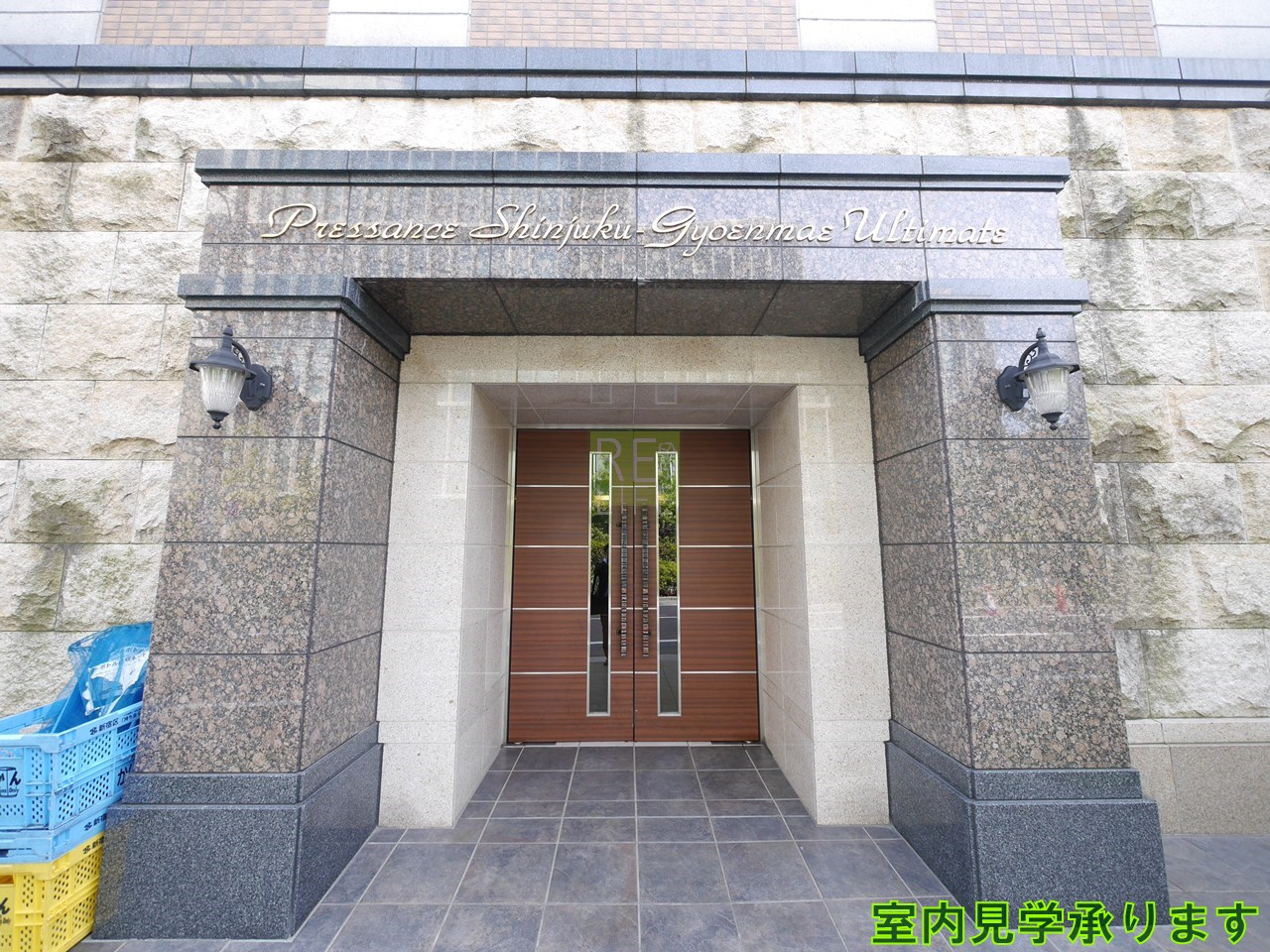 建物エントランス