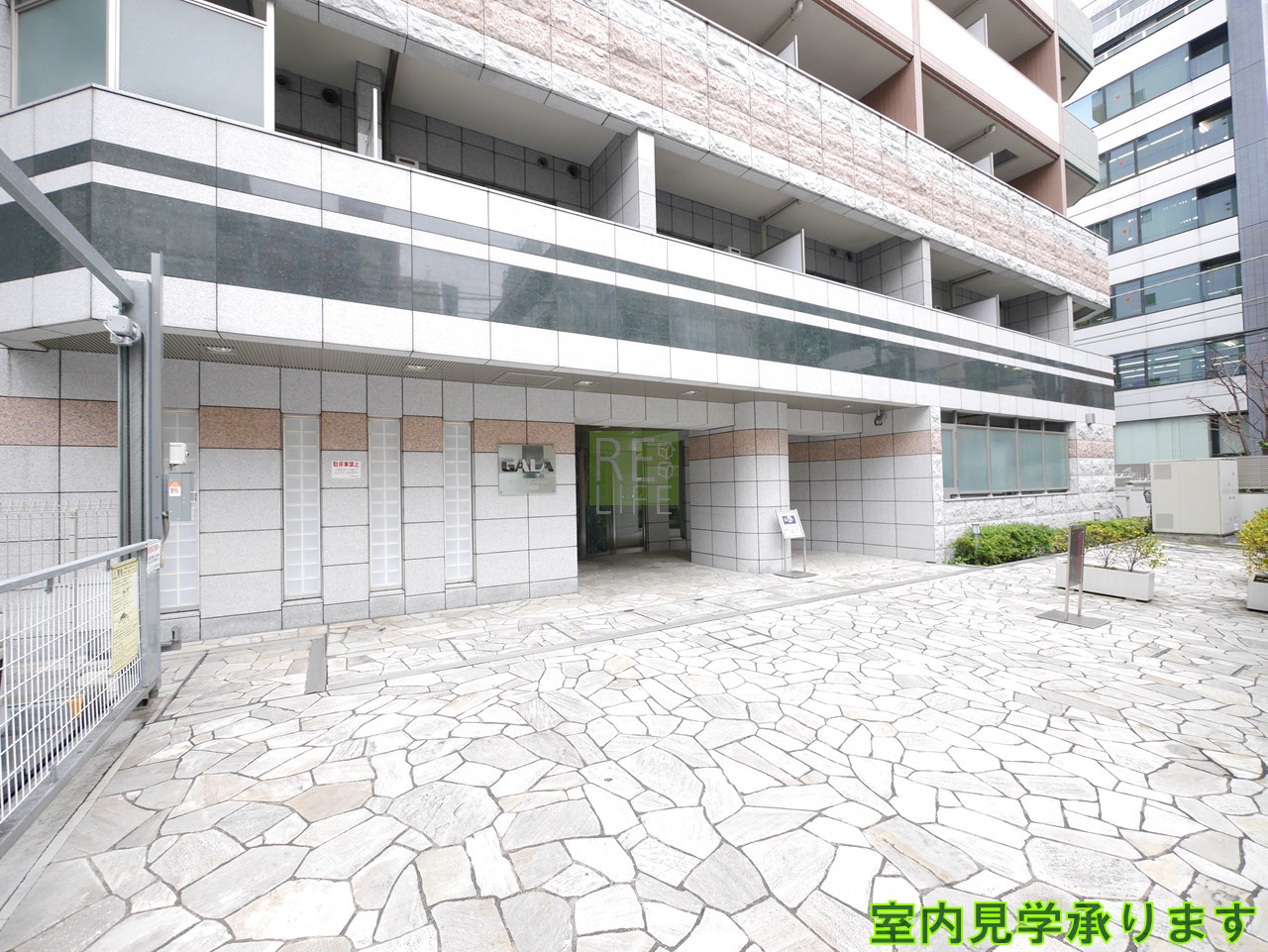 建物エントランス