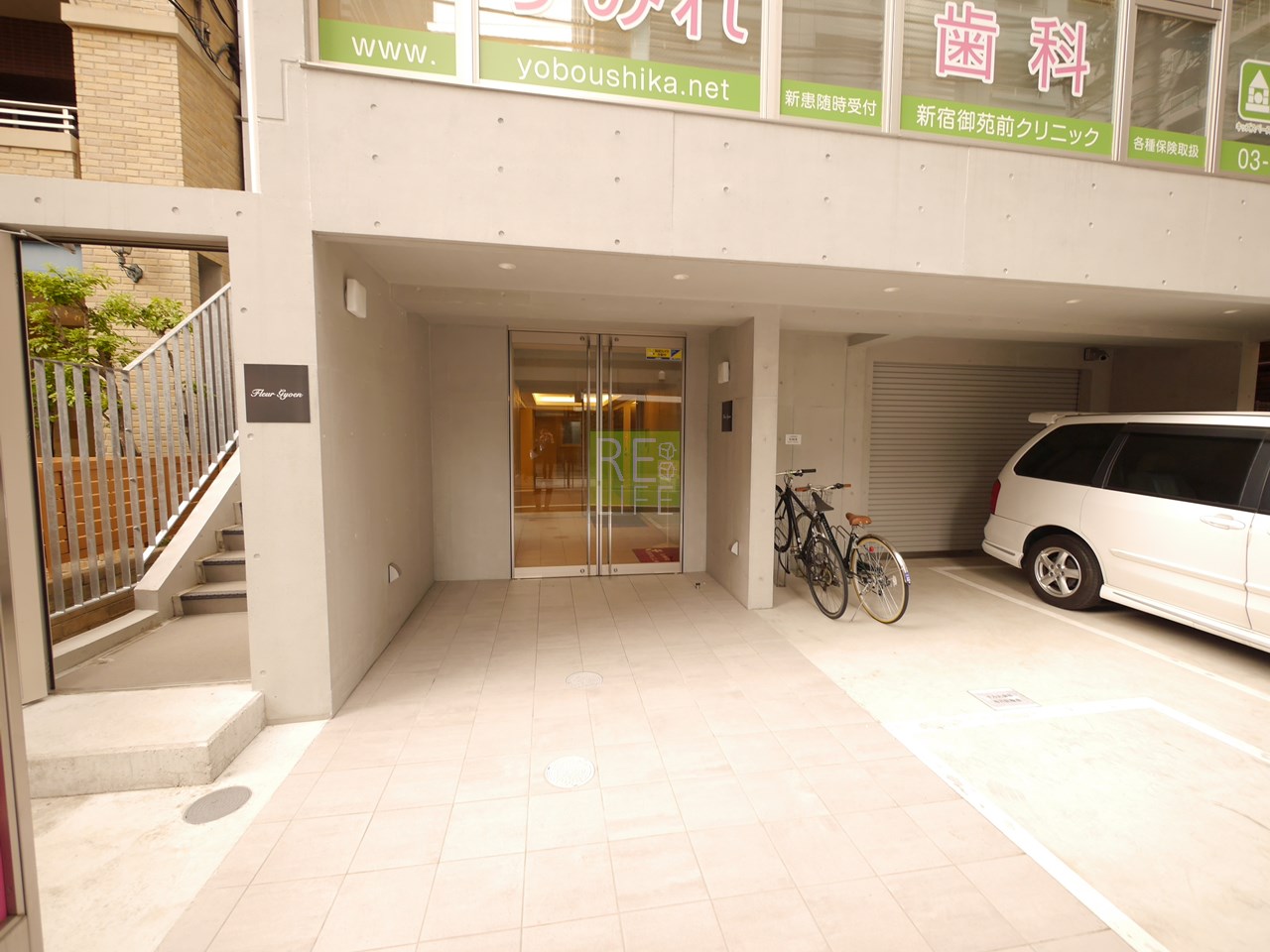 建物エントランス