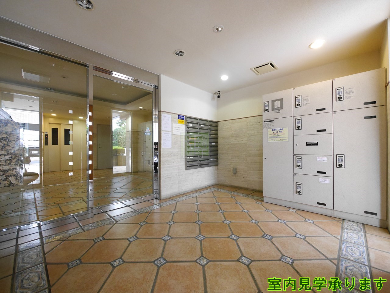 建物エントランス