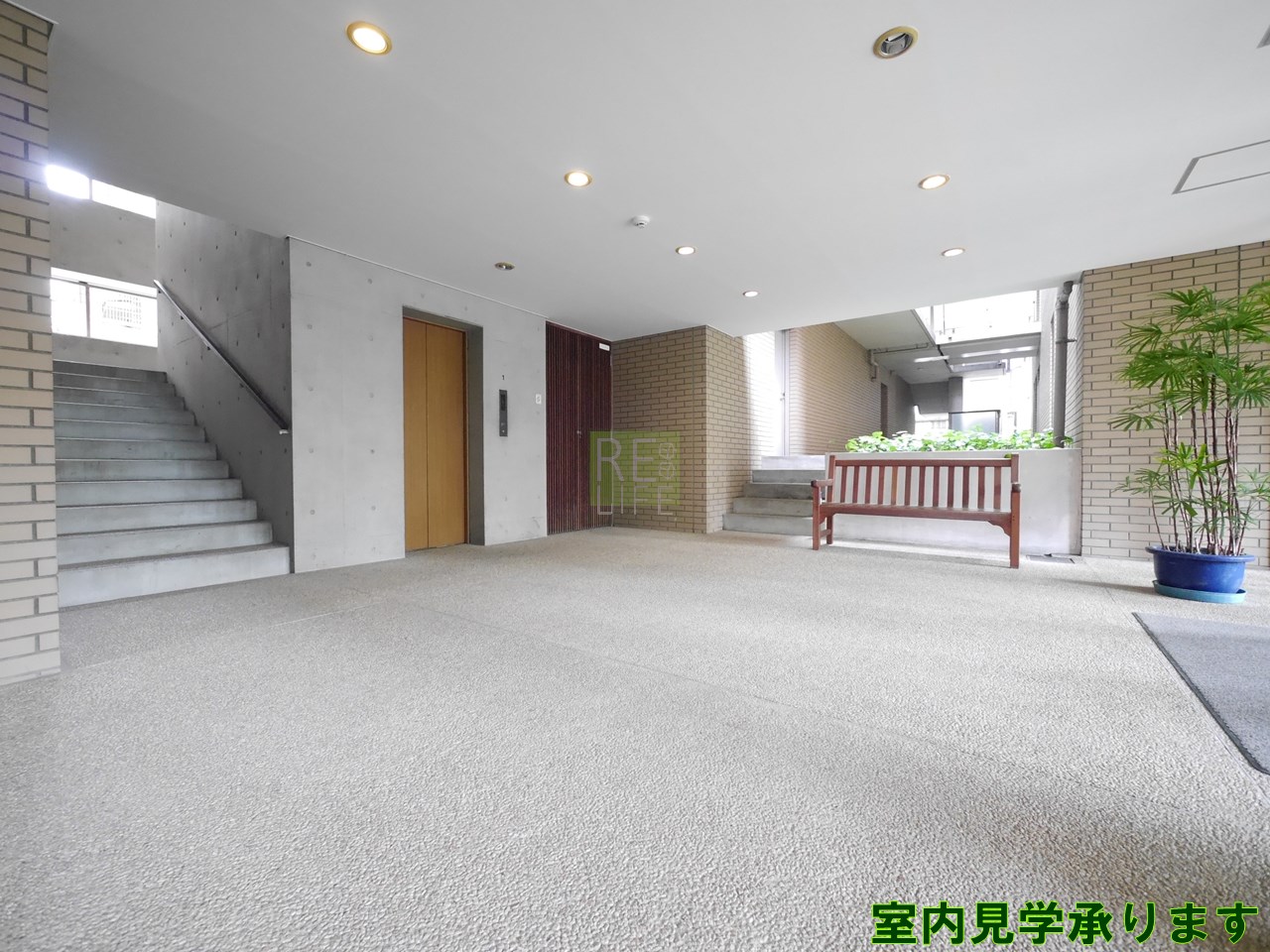 建物エントランス