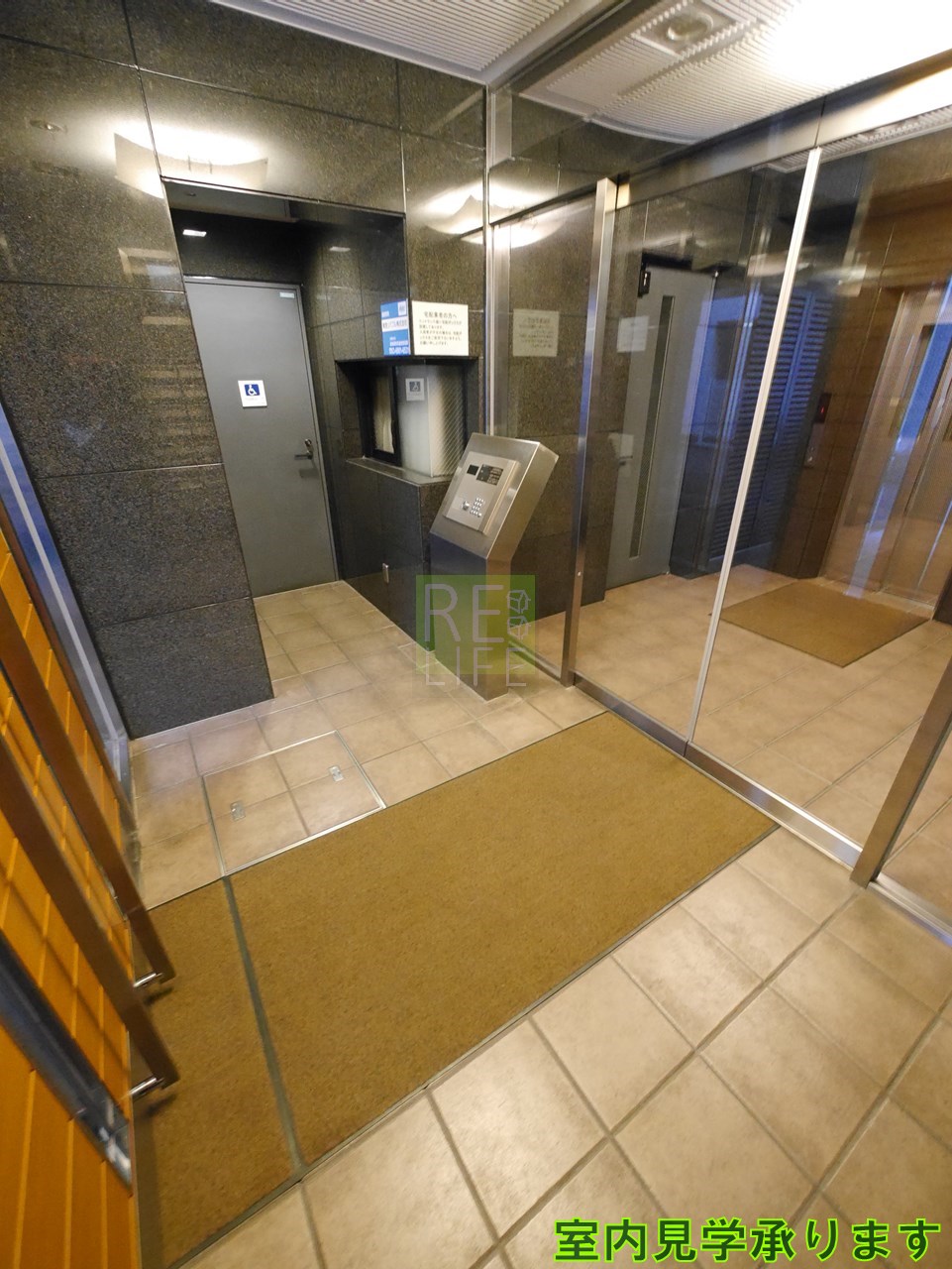 建物エントランス