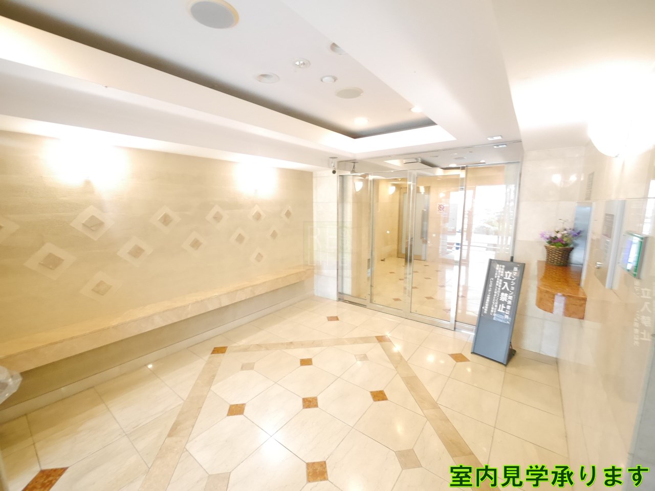 建物エントランス