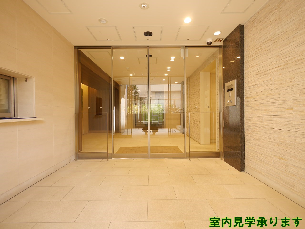 建物エントランス