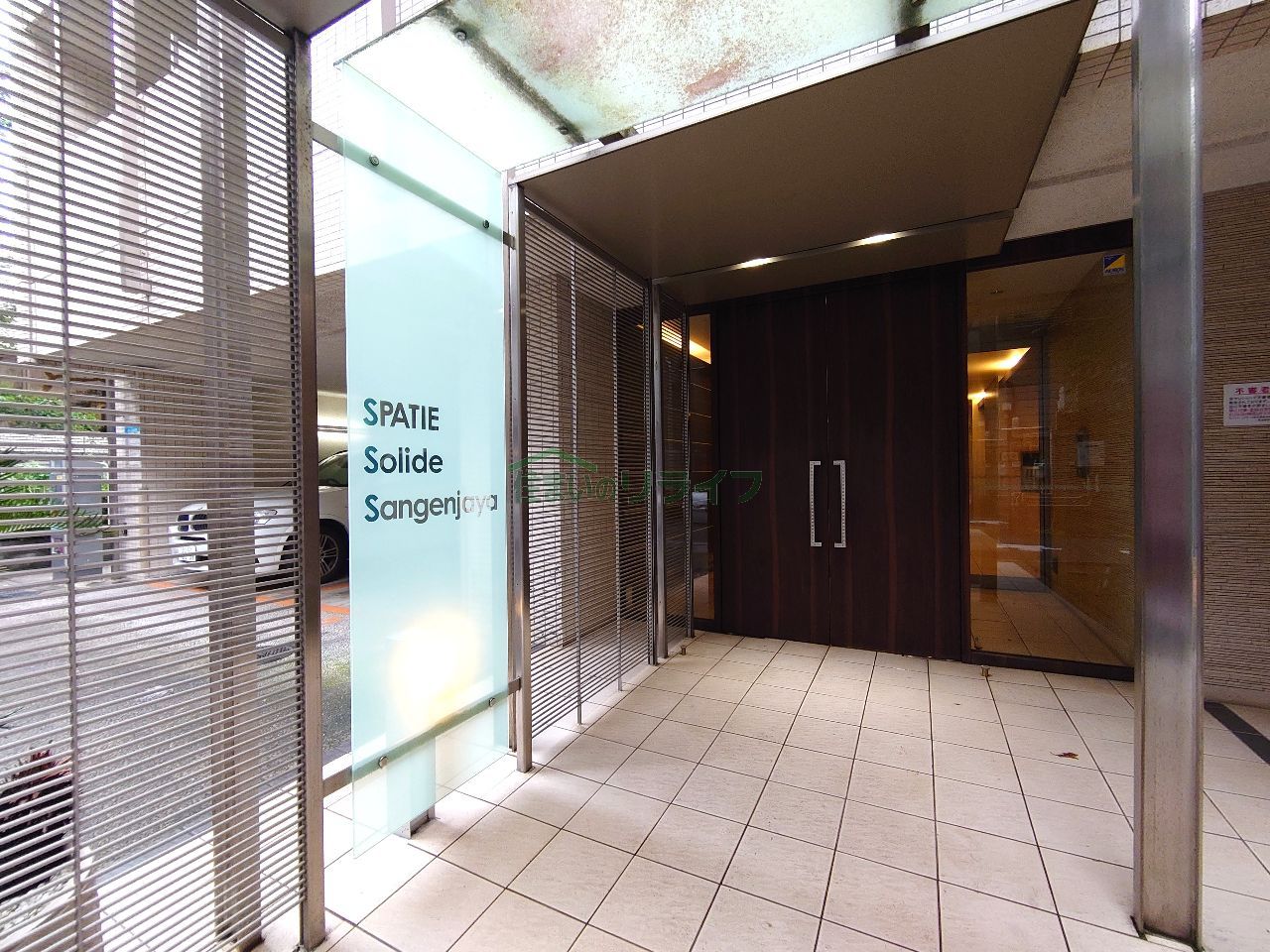 建物エントランス