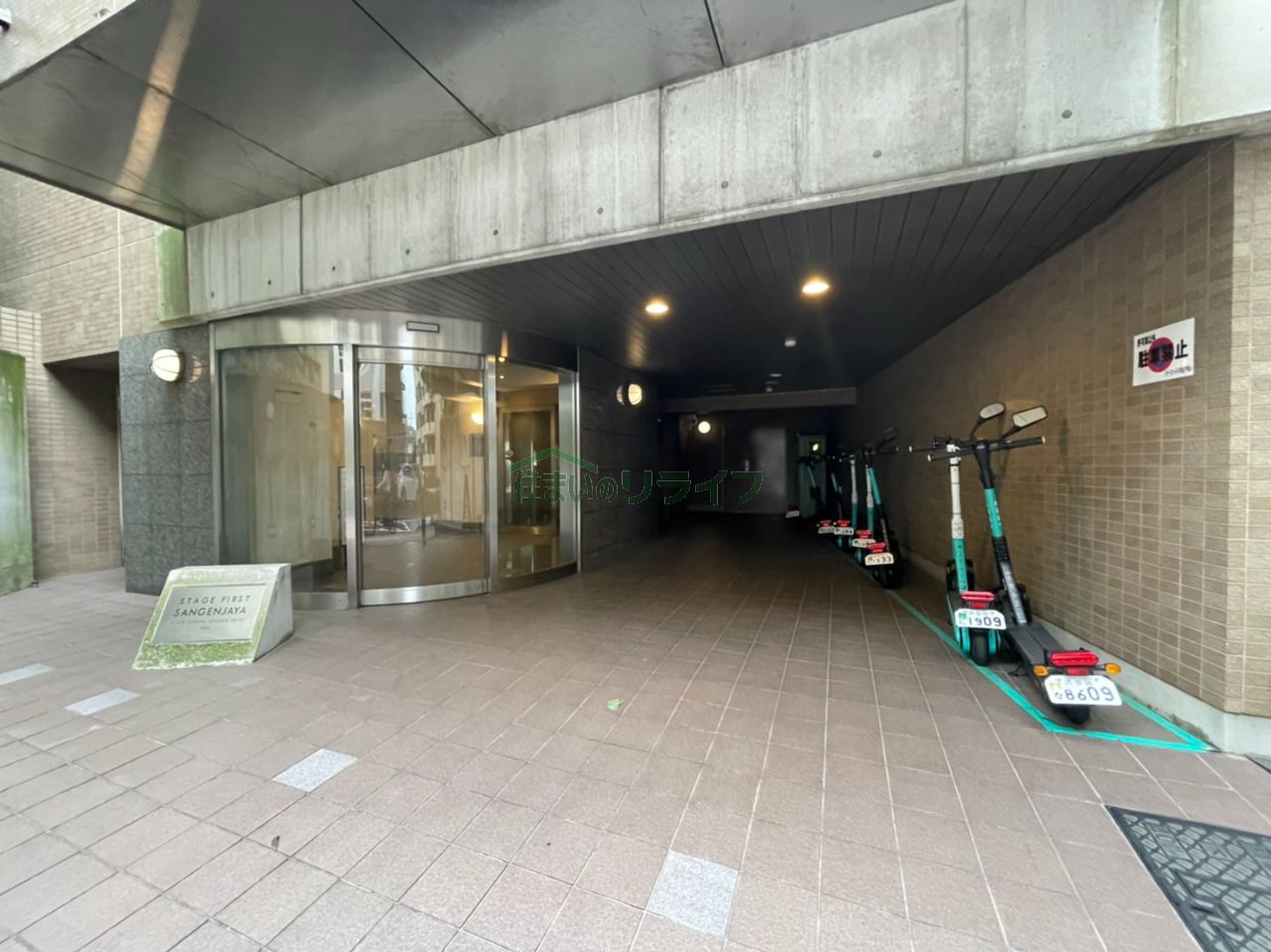 建物エントランス