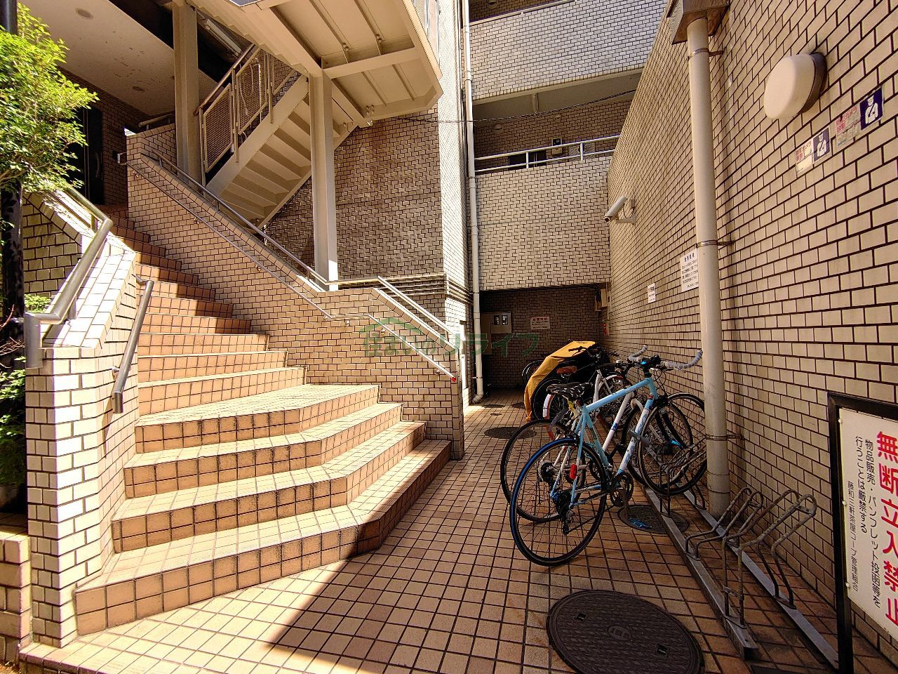 建物エントランス