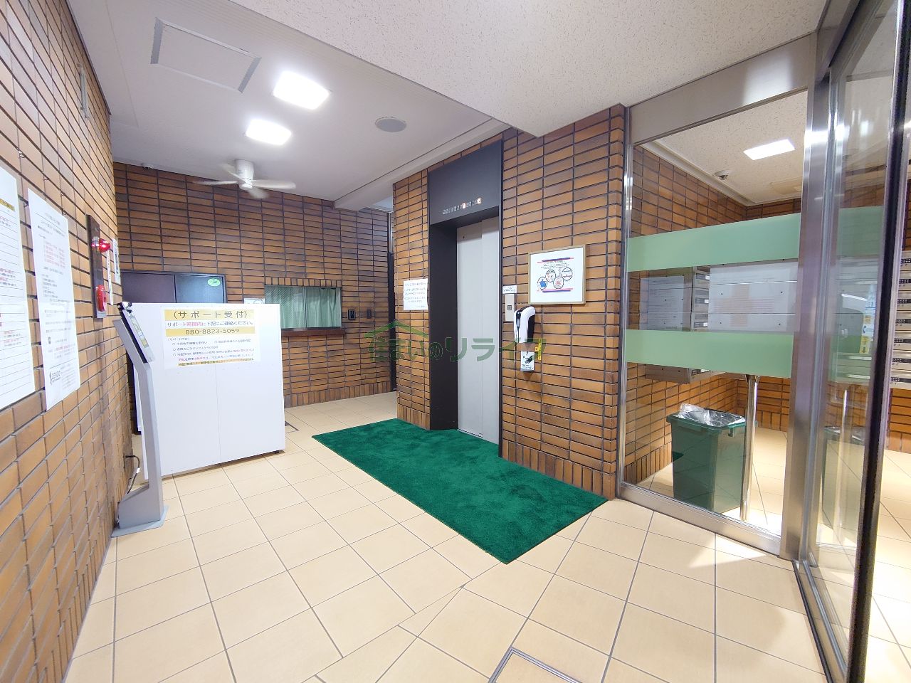 建物エントランス