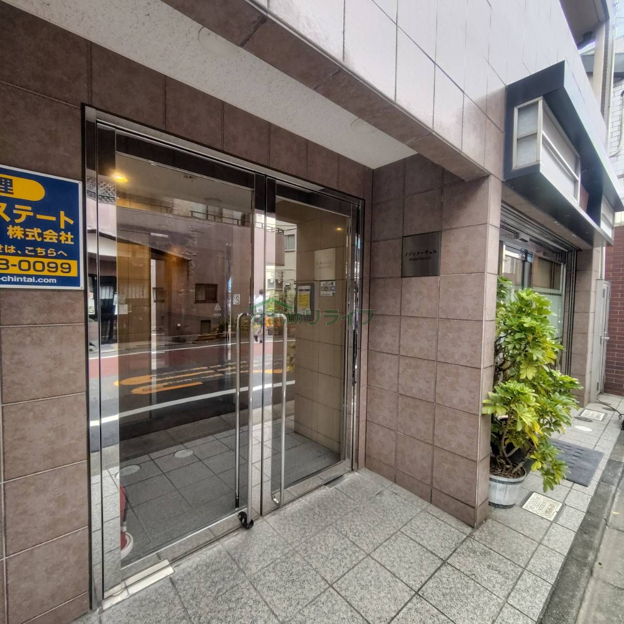 建物エントランス