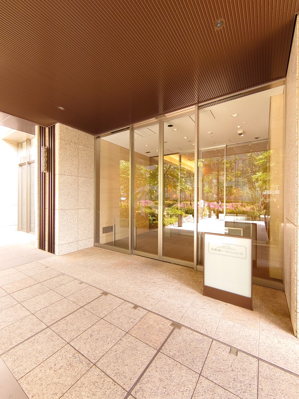 建物エントランス