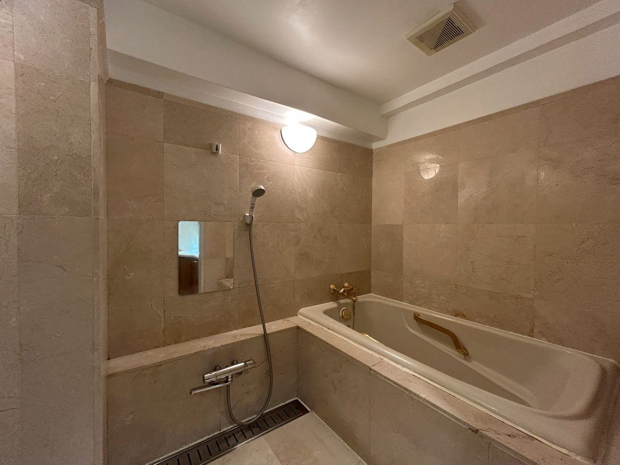 シャワールーム