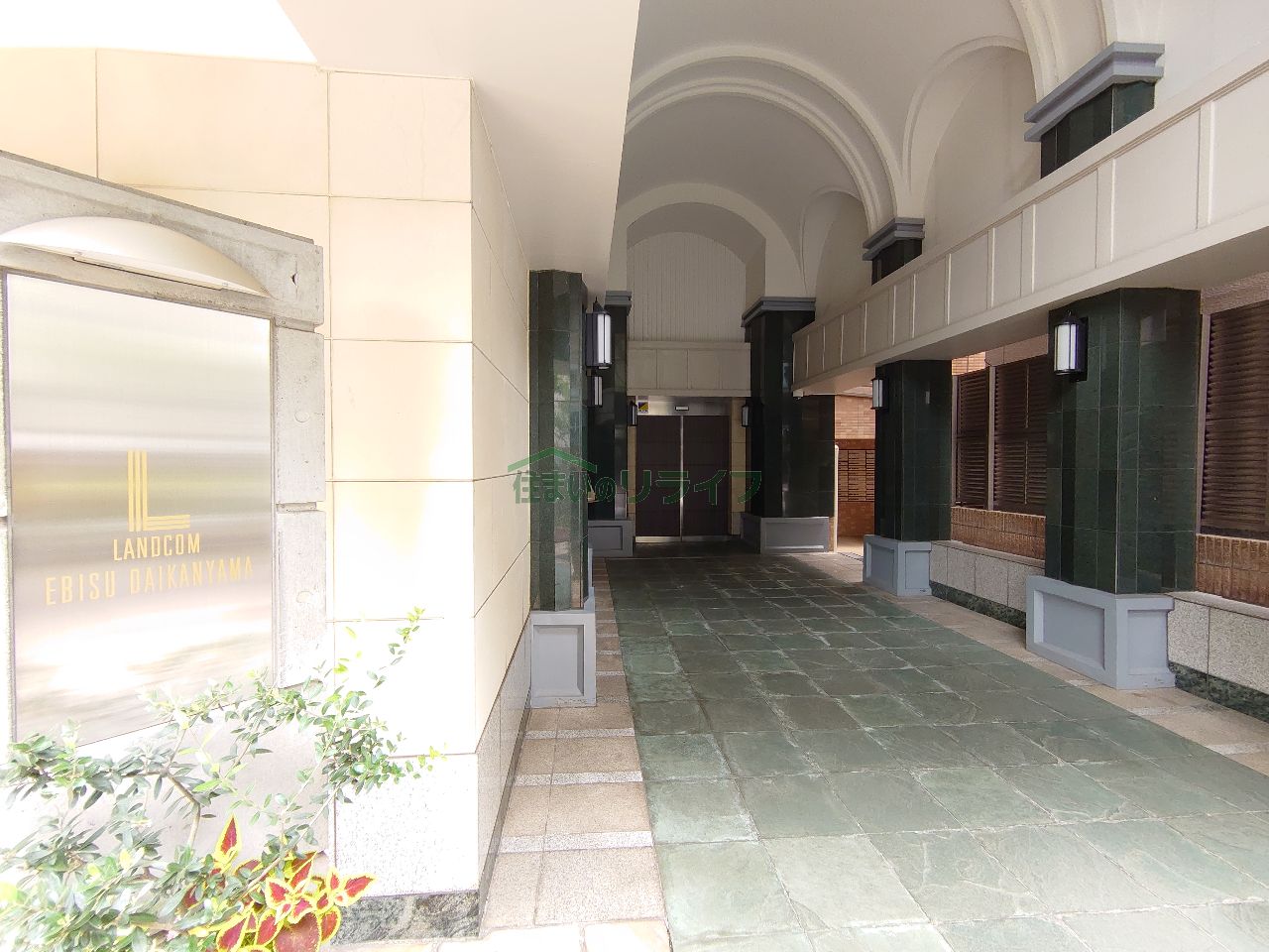 建物エントランス