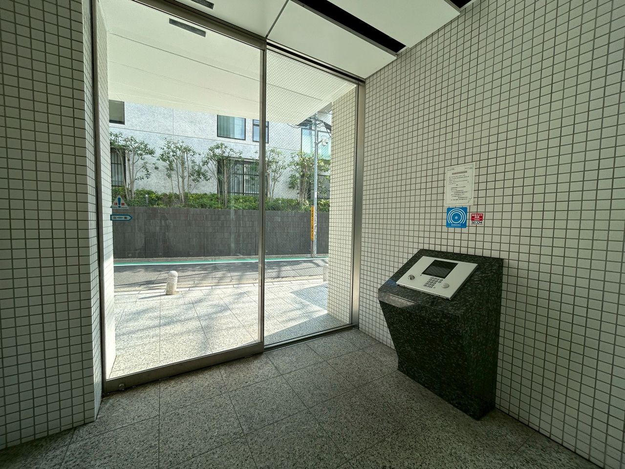 建物エントランス