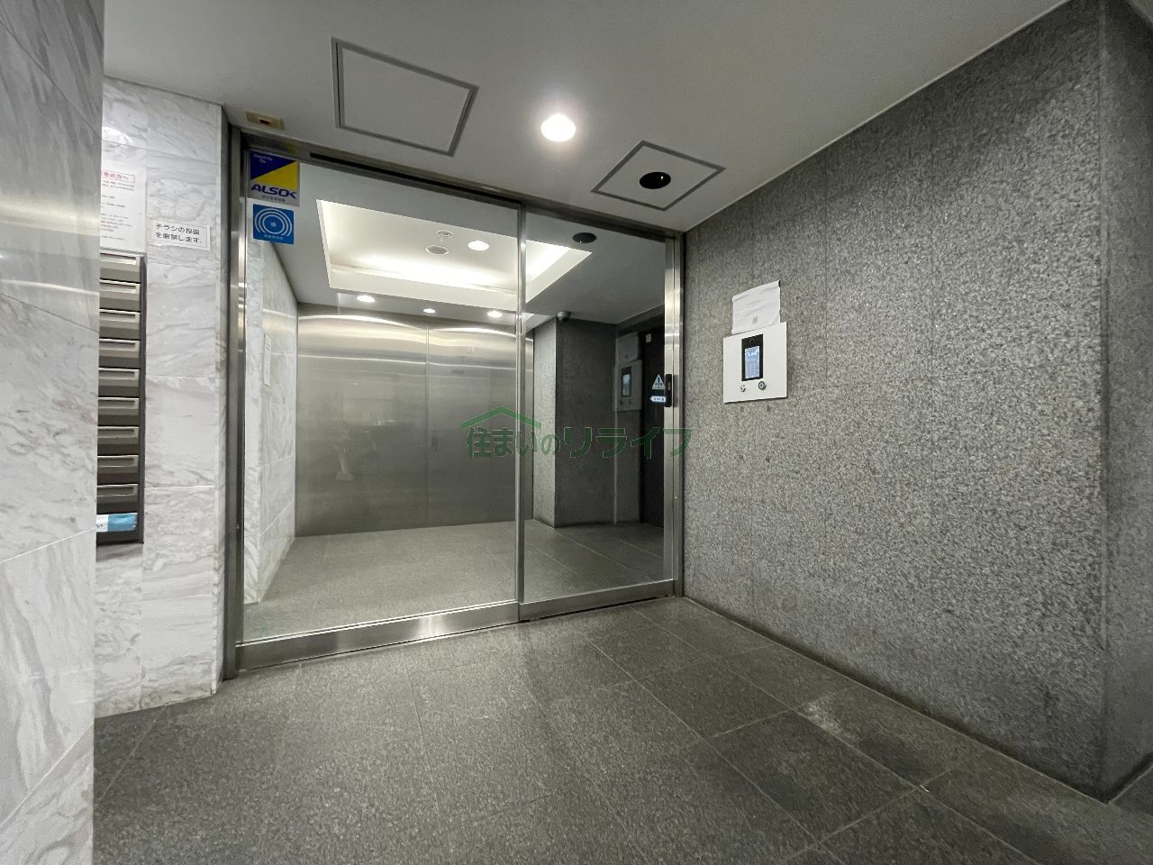 建物エントランス