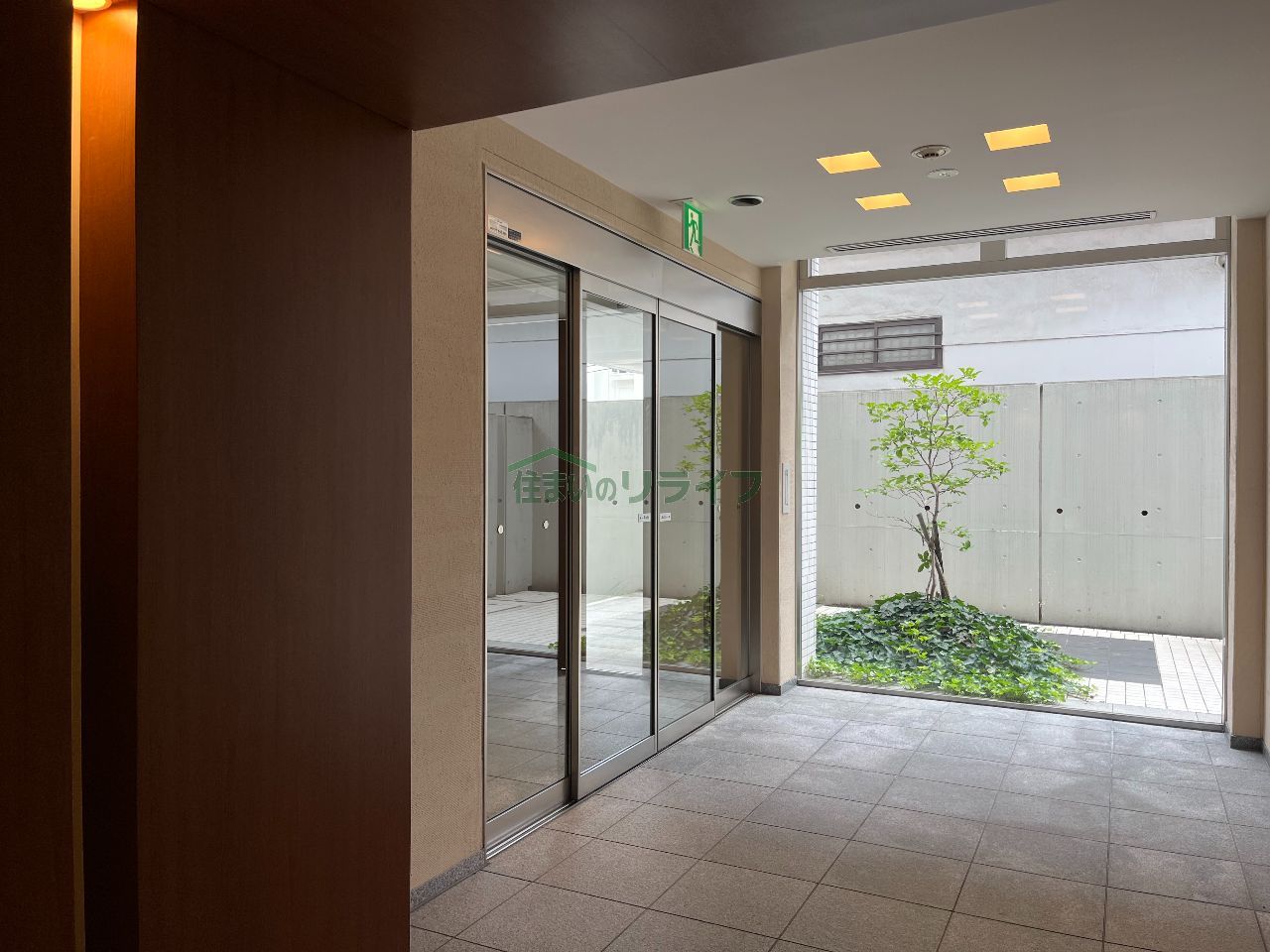 建物エントランス
