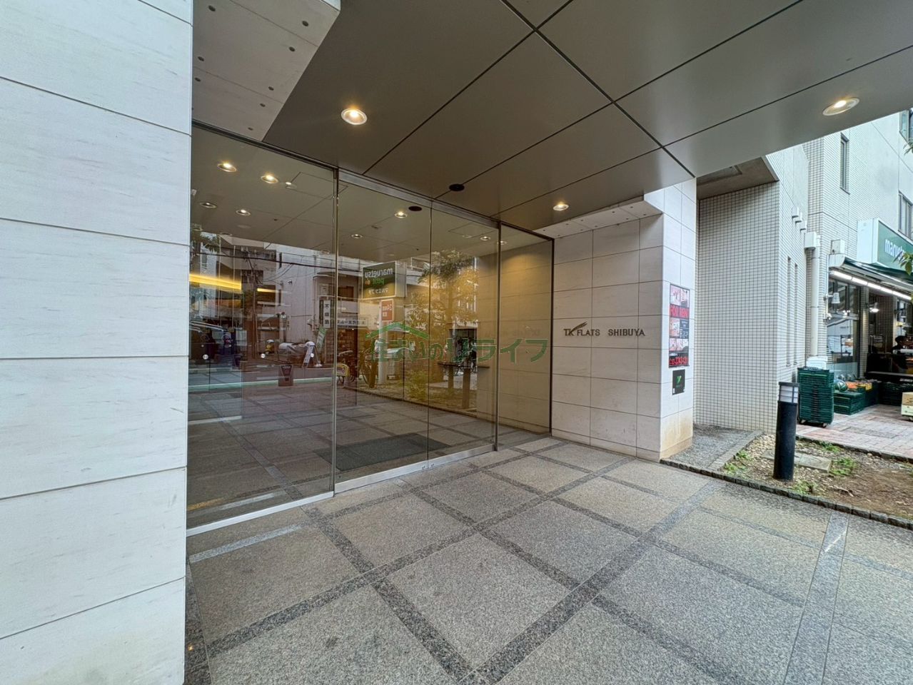 建物エントランス