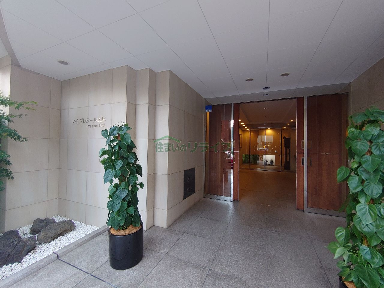 建物エントランス