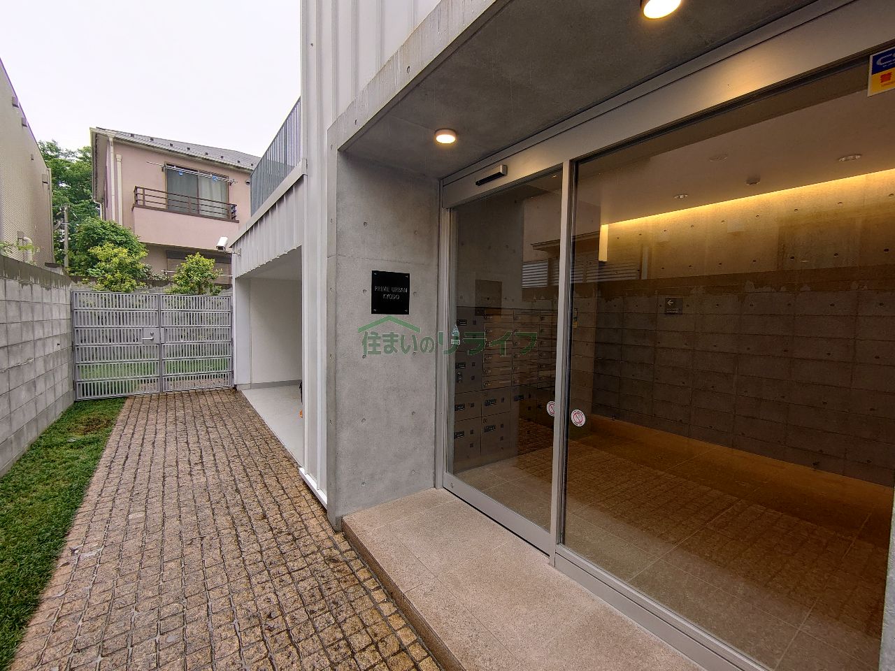 建物エントランス