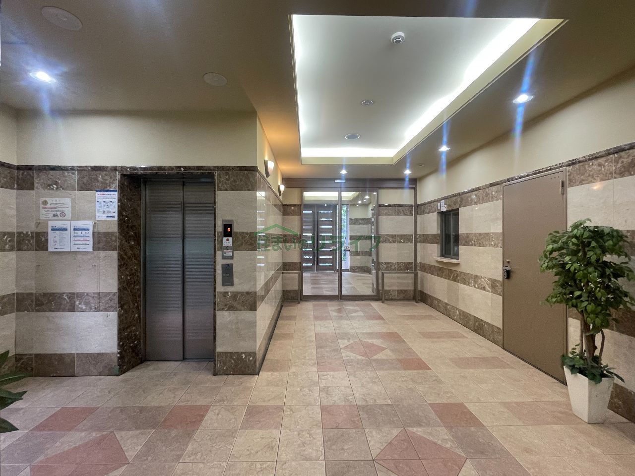 建物エントランス