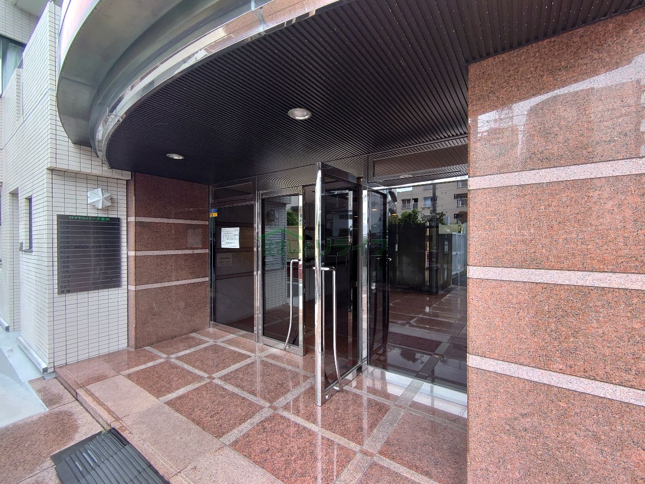 建物エントランス