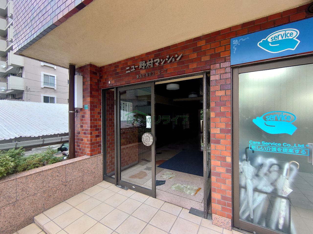 建物エントランス