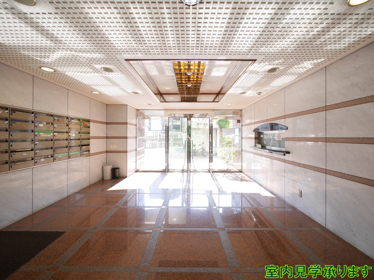 建物エントランス