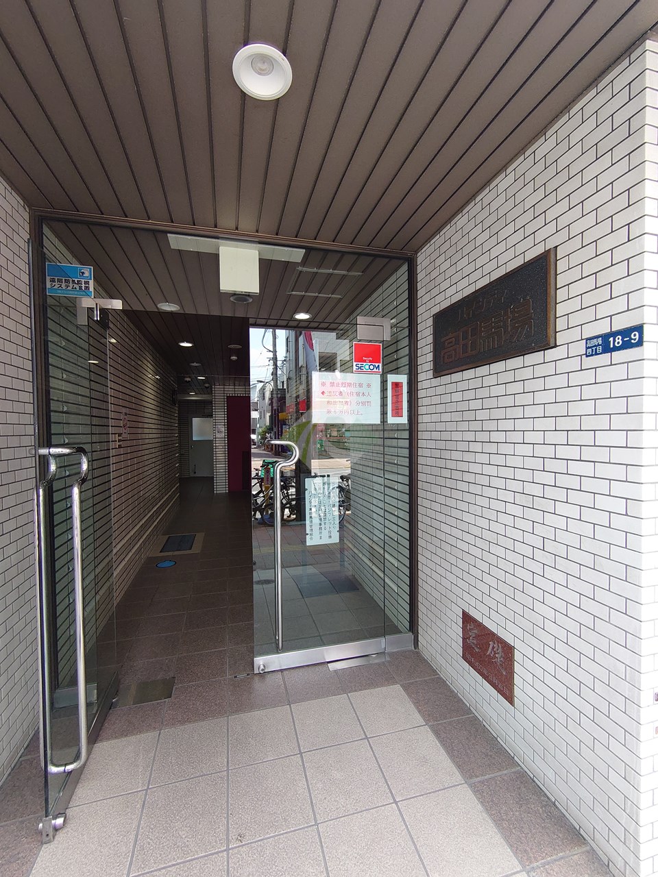 建物エントランス