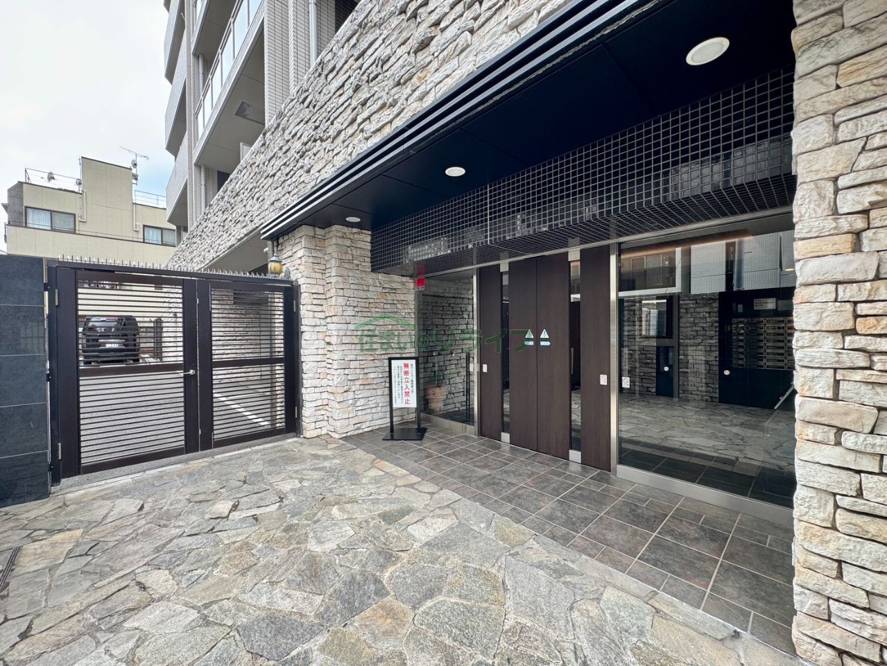建物エントランス