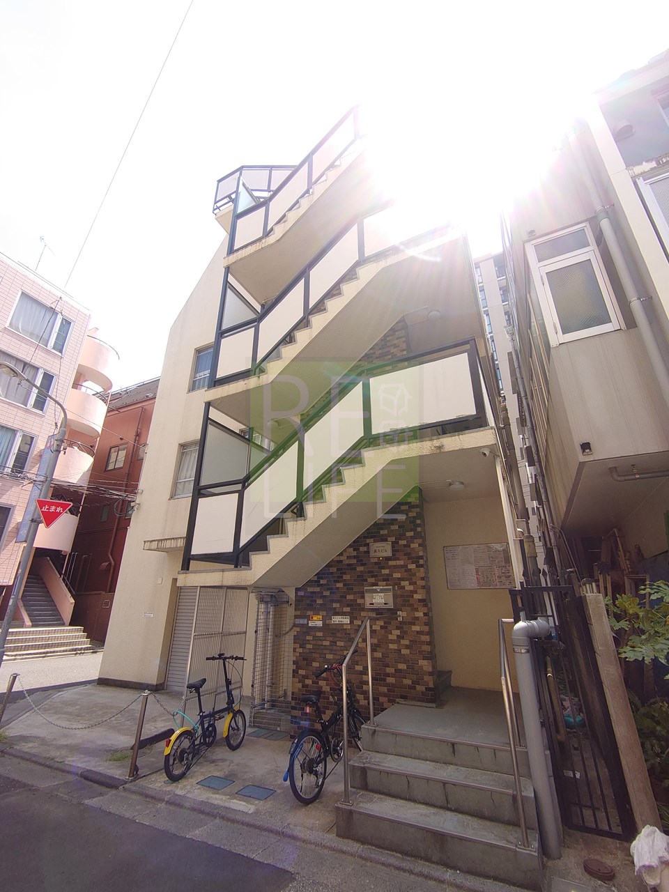 建物エントランス