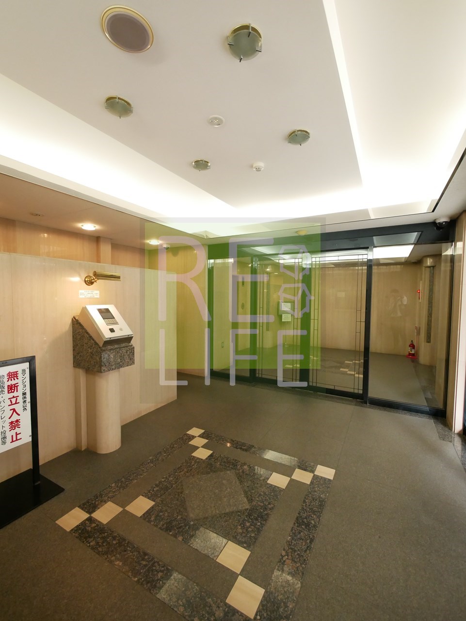 建物エントランス