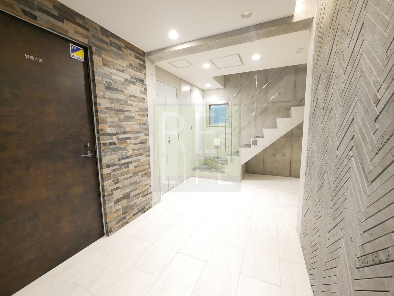 建物エントランス