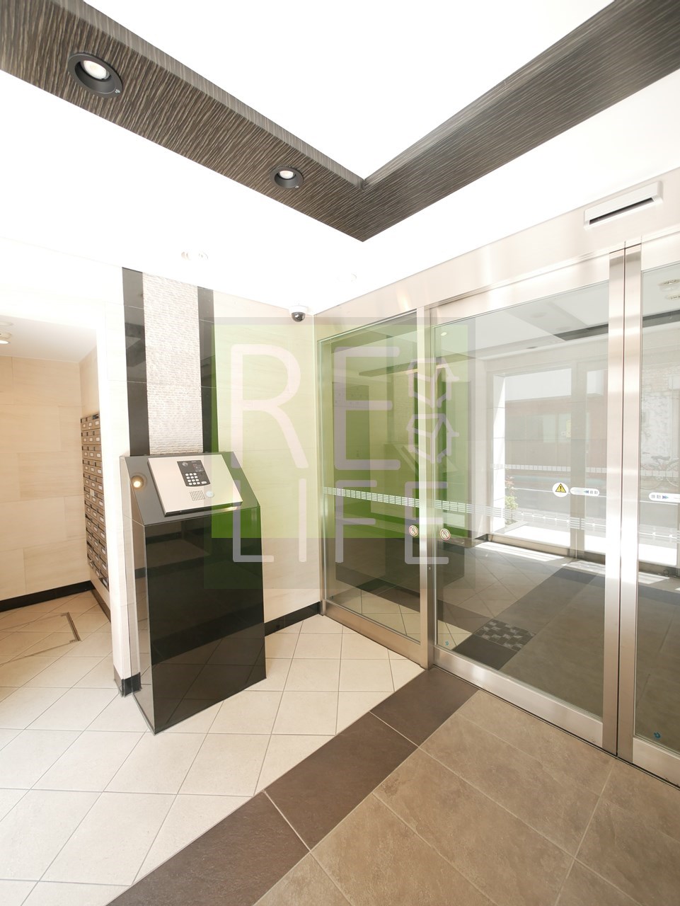 建物エントランス