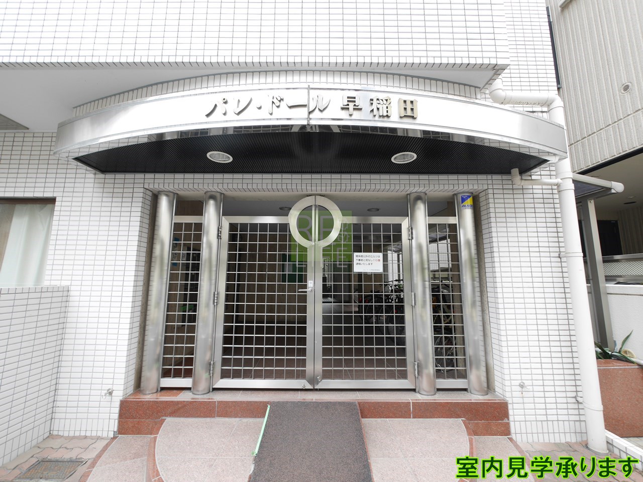 建物エントランス