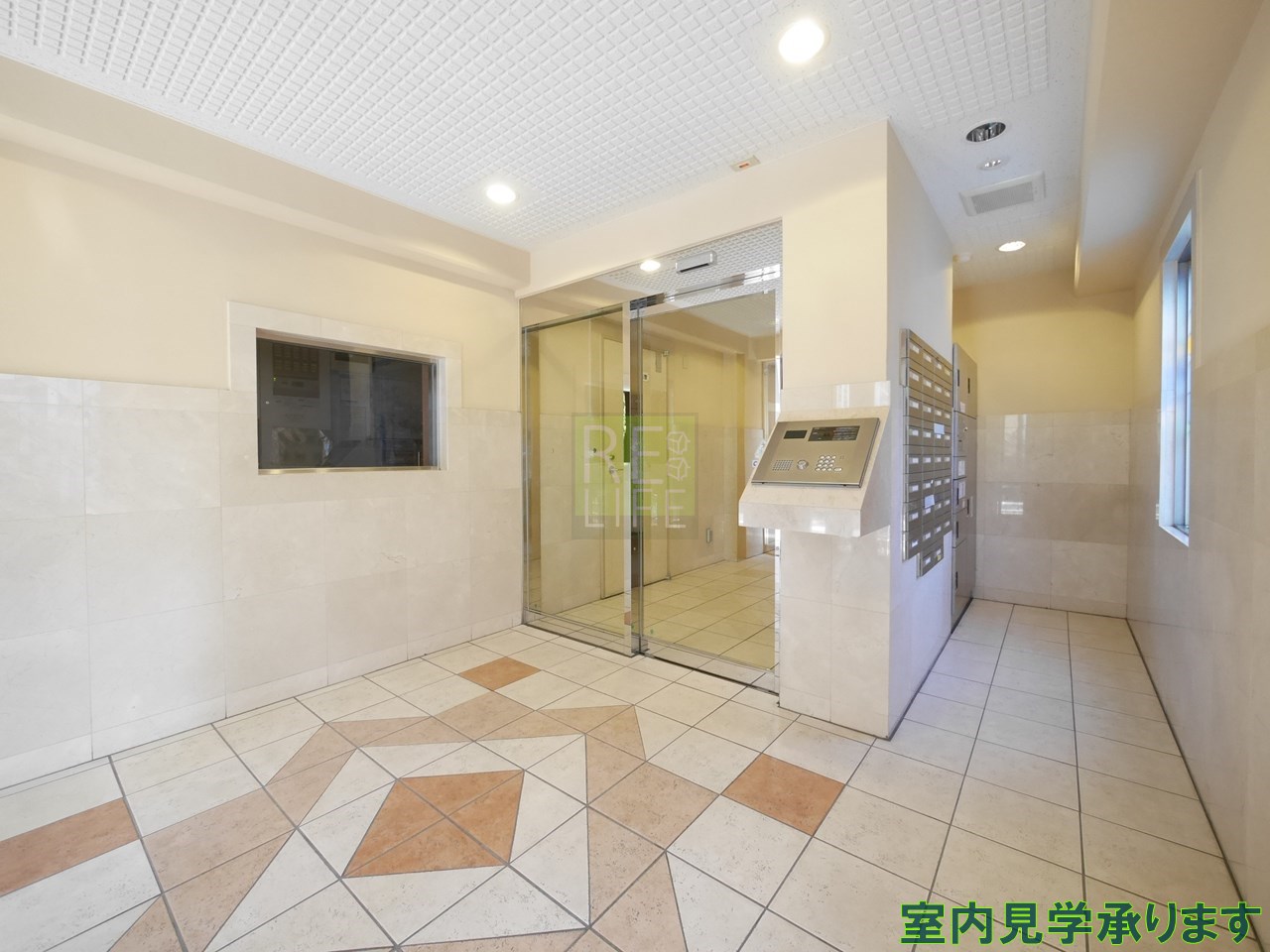 建物エントランス