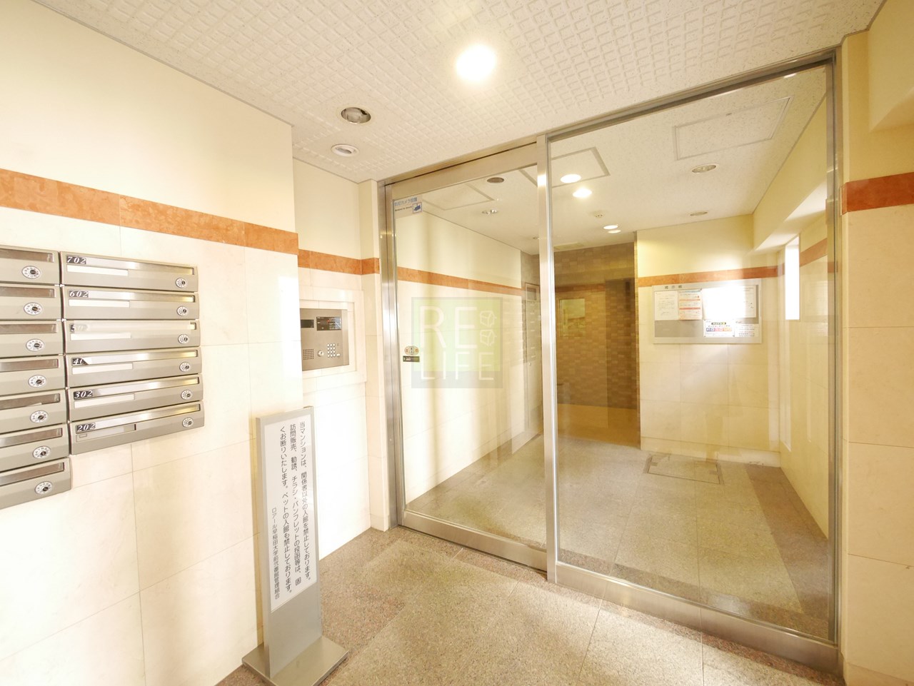 建物エントランス