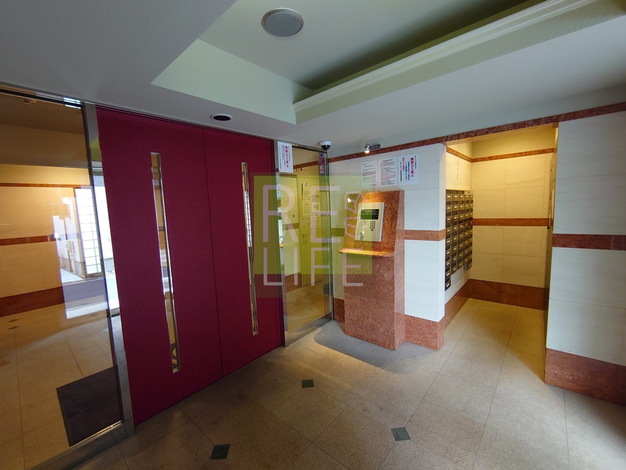 建物エントランス