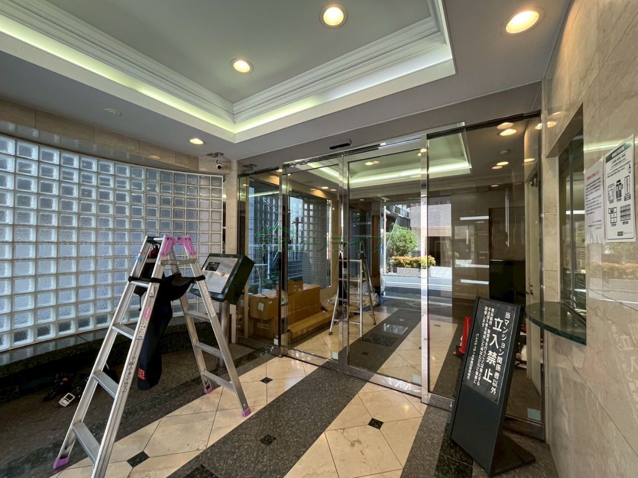 建物エントランス