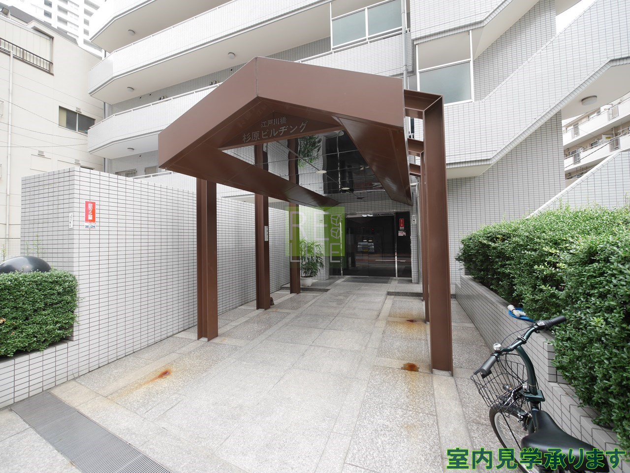 建物エントランス