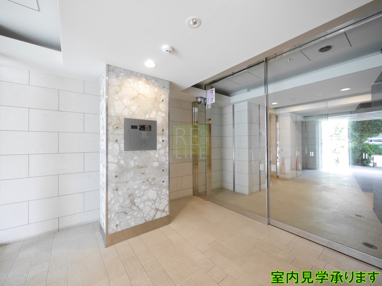 建物エントランス