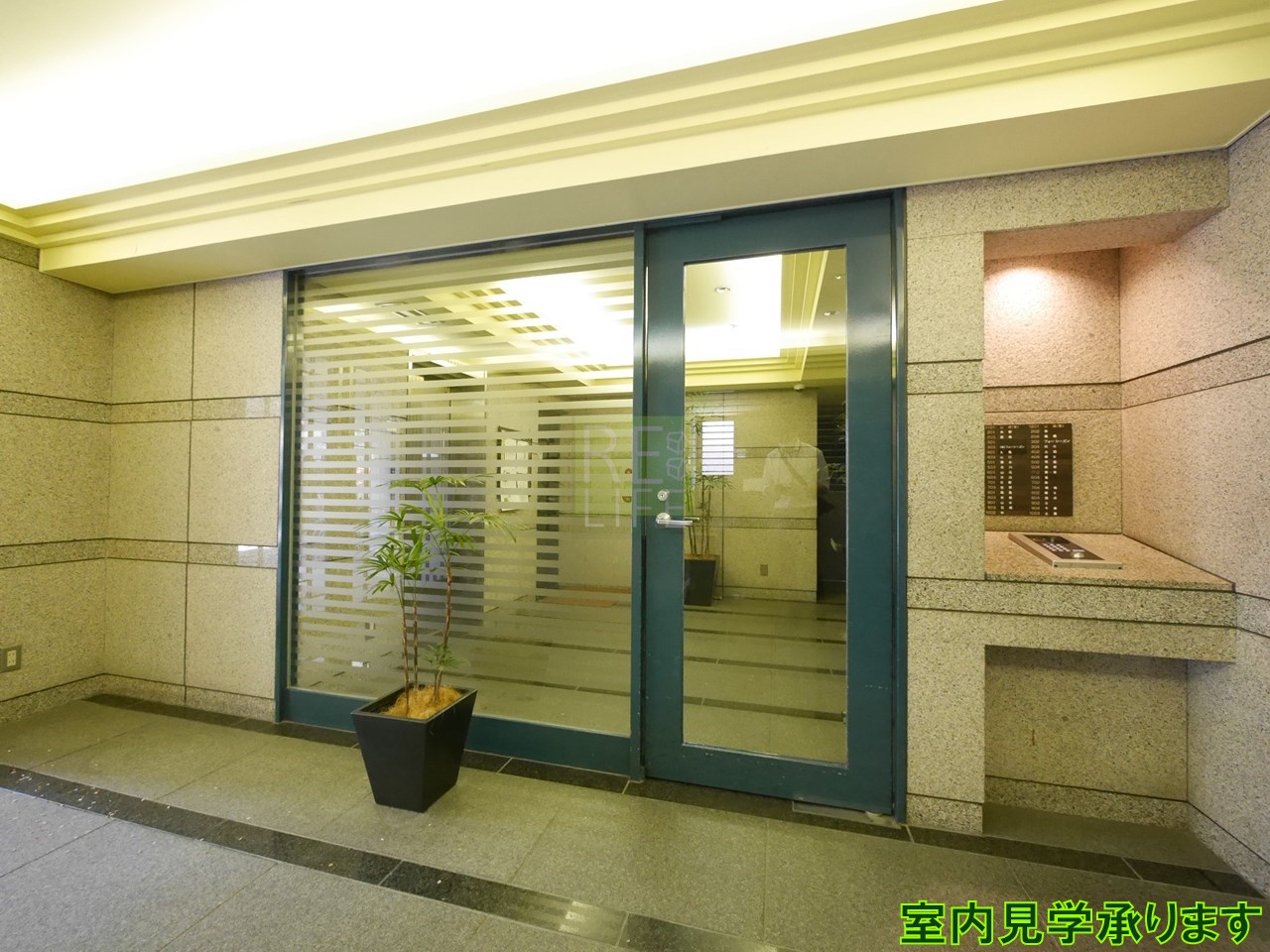 建物エントランス