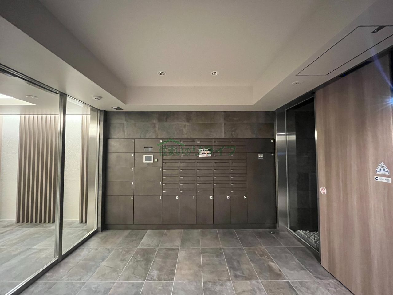 建物エントランス