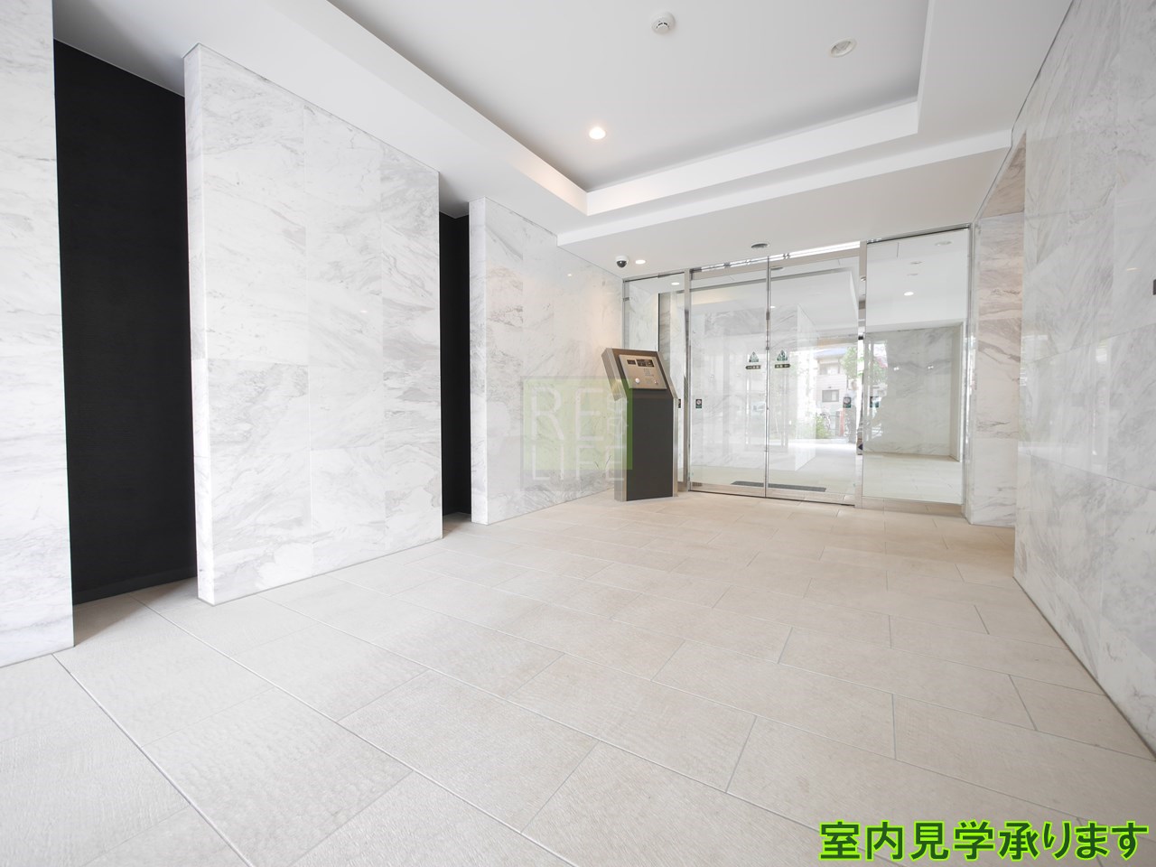 建物エントランス