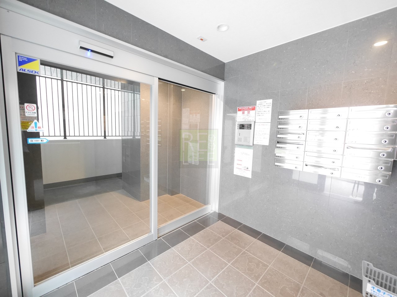 建物エントランス