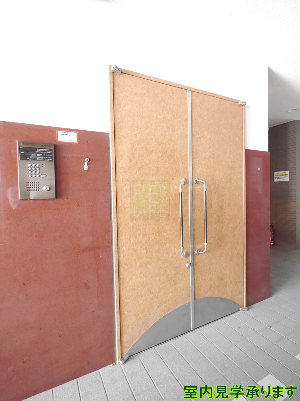 建物エントランス