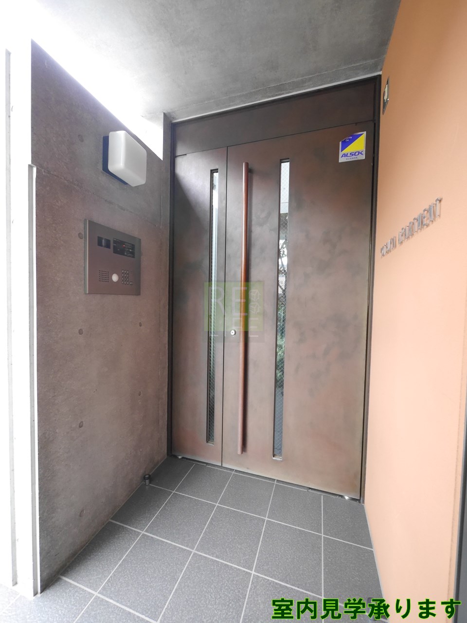 建物エントランス